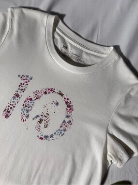 BNWT tentree Wildfields Ten T-Shirt White Tee with Multicolor Floral Logo Size S